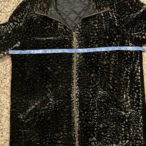 ❤️VINTAGE❤️ Black printed velour feel coat - Picture 5 of 6